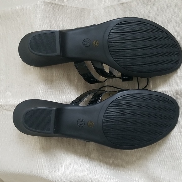 Size 11 Patent leather open toe sandal slide on - Picture 3 of 4